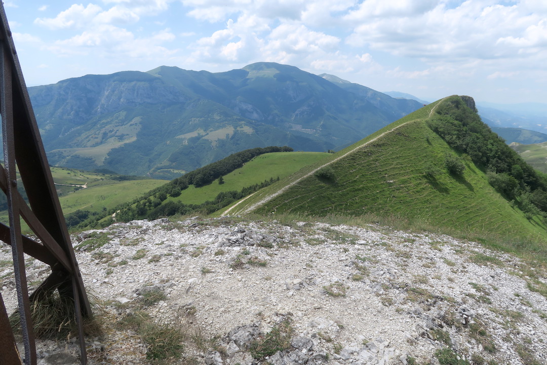 花いっぱいの魔女の山 Monte della Strega_f0234936_6323751.jpg