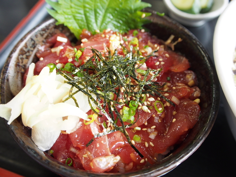 【これがマイクロツーリズムかも】市場潜入!長谷川食堂の「まぐろの漬け丼、ラーメンセット」を食す_b0008655_10290745.jpg