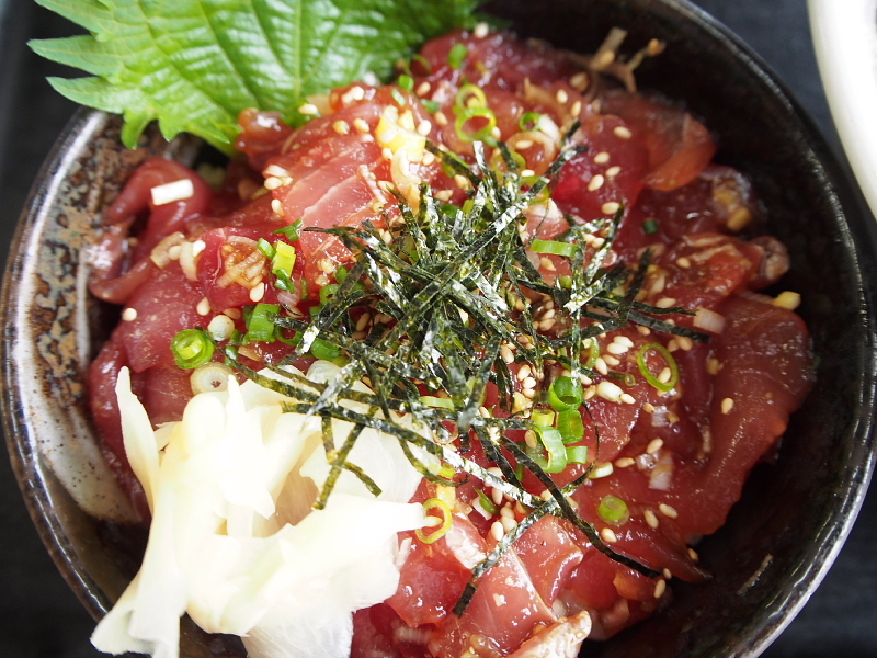【これがマイクロツーリズムかも】市場潜入!長谷川食堂の「まぐろの漬け丼、ラーメンセット」を食す_b0008655_10294051.jpg