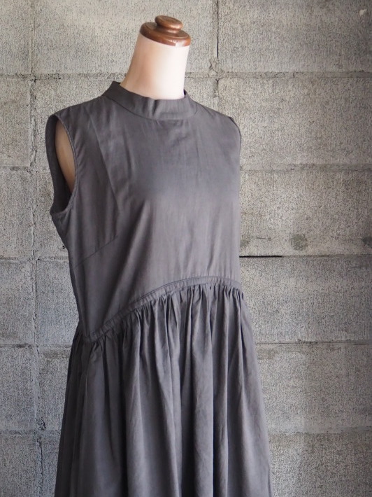 Lailha/ 草木染のロングギャザーワンピース_b0173176_07293181.jpg