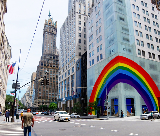 大きな虹のかかった ルイ ヴィトンny5番街店 ニューヨークの遊び方 大きな虹のかかった ルイ ヴィトンny5番街店 ニューヨークの遊び方