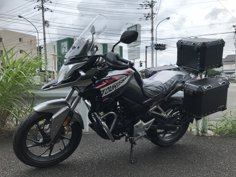 大型スクリーンとパニアケースが３点 エンジンガード付き これは何ccのバイク バイクセンター Don Chan 日記