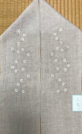 雨の中仕入れへ・お洒落な麻の刺繍半襟。_f0181251_18141404.jpg