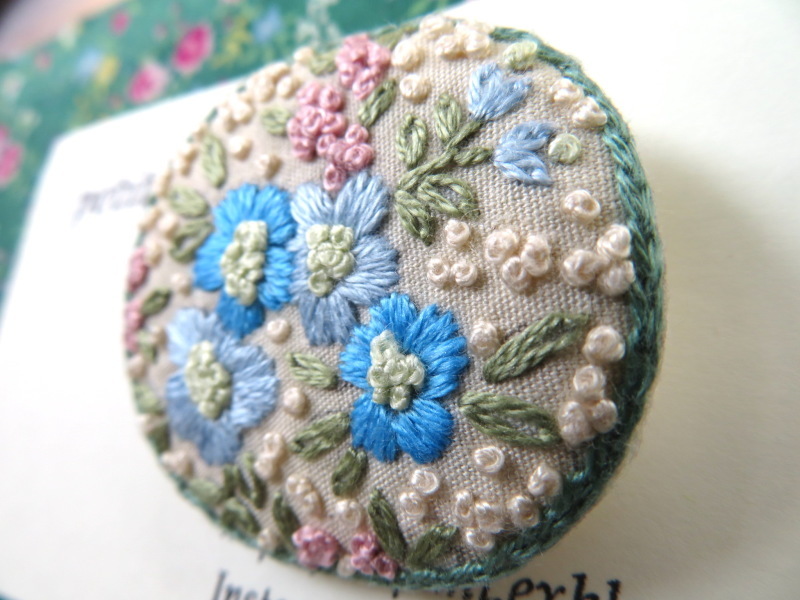 小さな刺繍で描く絵画、新色と新しいデザインと_f0129557_16265823.jpeg