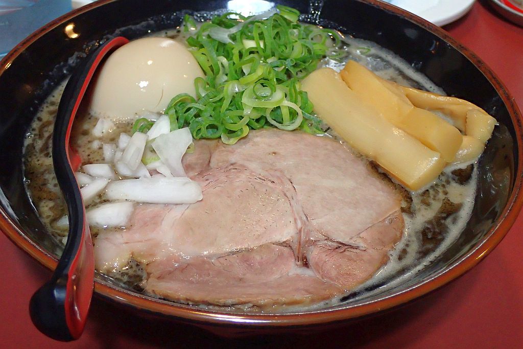 上島「豚鬼」で味玉黒豚骨_e0220163_17001349.jpg