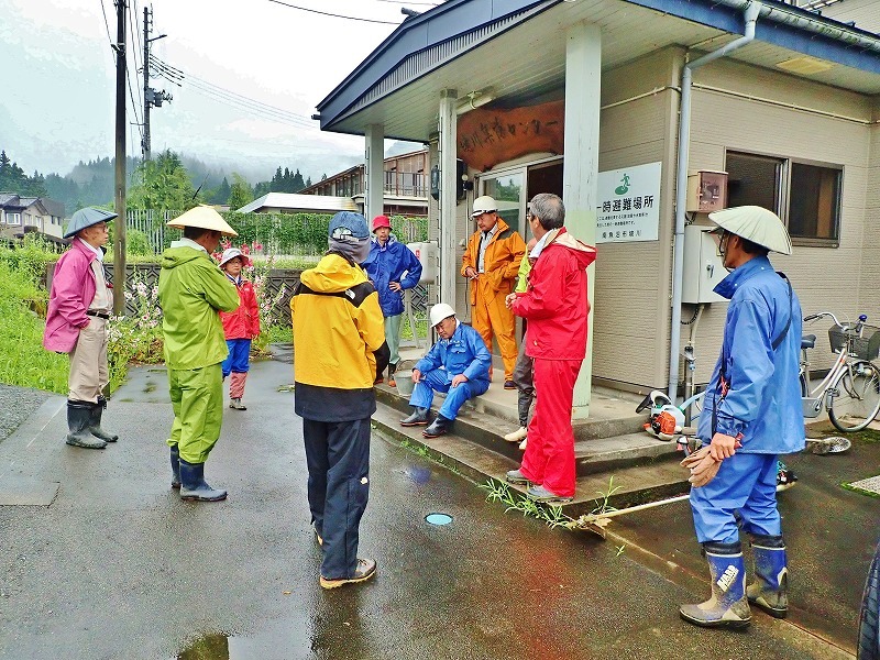 日曜日 集落の共同作業は\"草刈りと道普請\"_c0336902_20595825.jpg