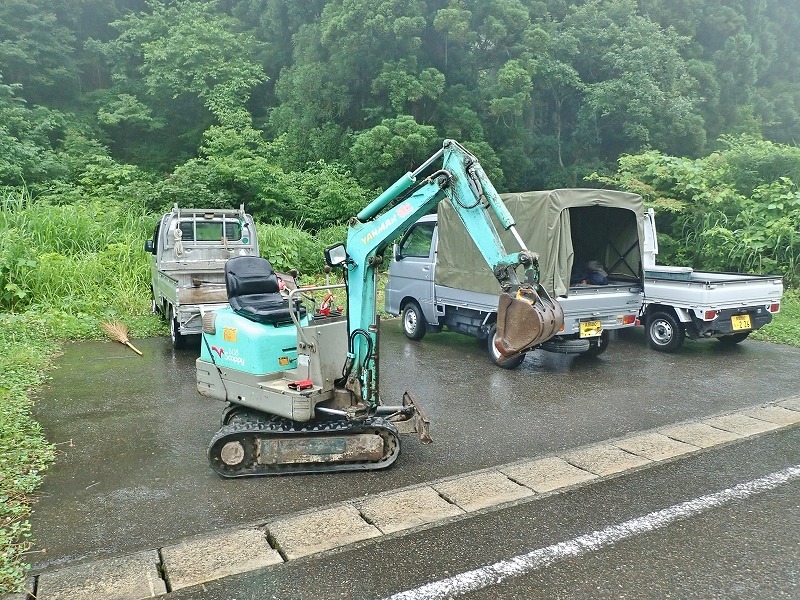 日曜日 集落の共同作業は\"草刈りと道普請\"_c0336902_21000430.jpg