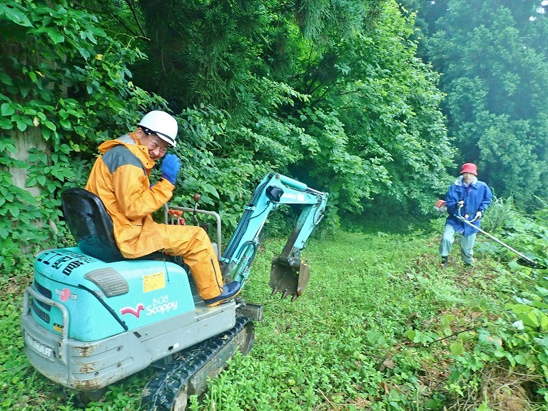 日曜日 集落の共同作業は\"草刈りと道普請\"_c0336902_21000863.jpg
