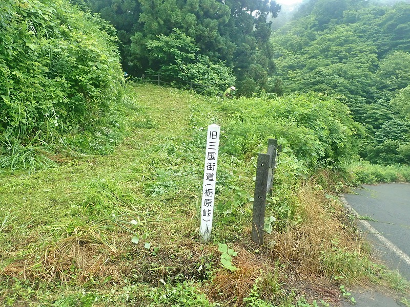 日曜日 集落の共同作業は\"草刈りと道普請\"_c0336902_21012435.jpg