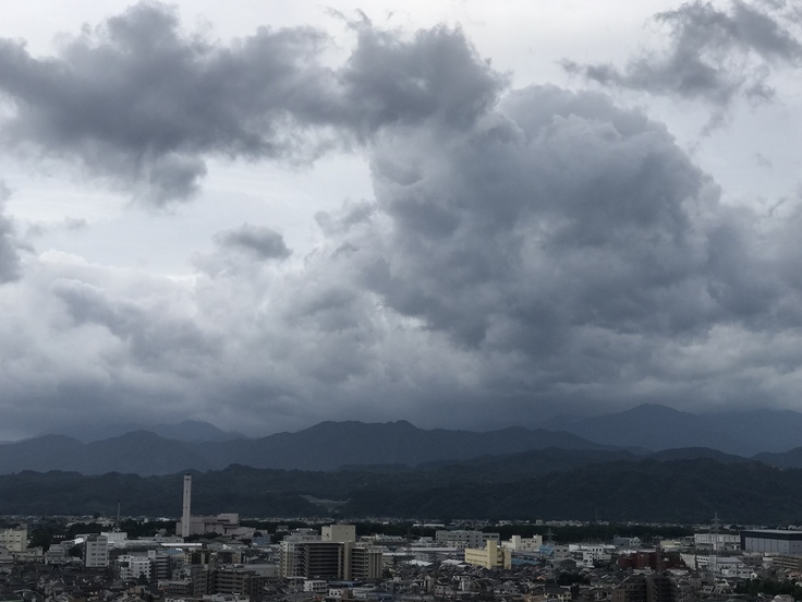 おはよう丹沢!黒い雲と強い風。_c0212604_712819.jpg