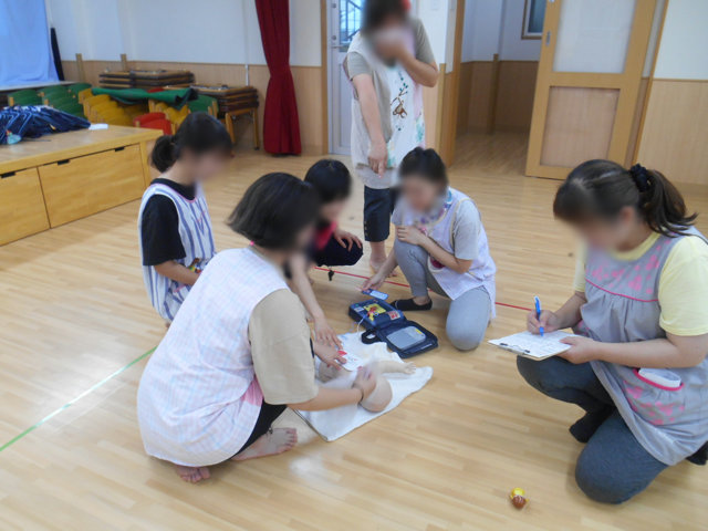 心肺蘇生法とAED講習_e0148419_1175815.jpg