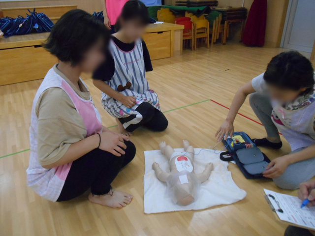 心肺蘇生法とAED講習_e0148419_1182622.jpg