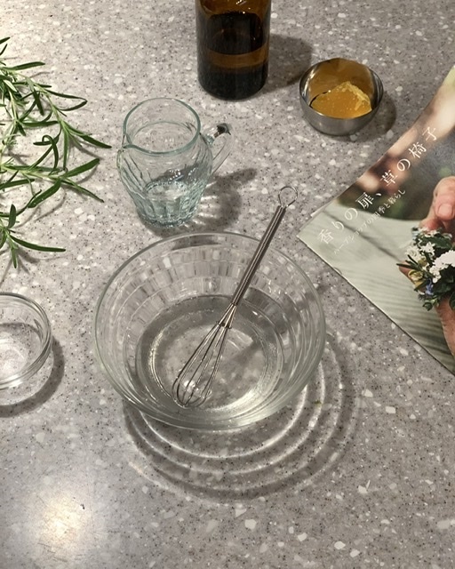 蜜蝋とバラのスキンクリーム_e0404027_09542213.jpeg