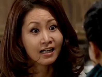 悪女?怪演女優!女優のシン・ウンギョンのスキャンダルな人生 ひき逃げ、失明、事務所との確執 育児放棄、税金滞納、整形に苦しむ_f0158064_14464074.jpg