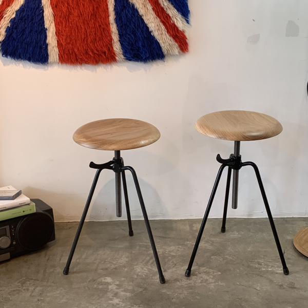 3 leg stool_c0362506_16245330.jpg