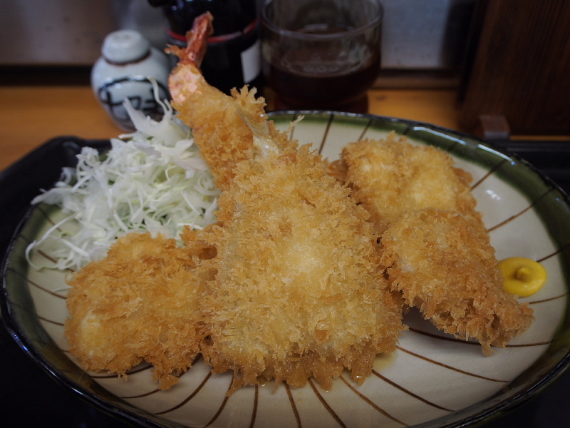 【刺身ネタで作る天下無敵のミックスフライ定食】和食処 さくら ＠千葉市地方卸売市場_b0008655_22273265.jpg