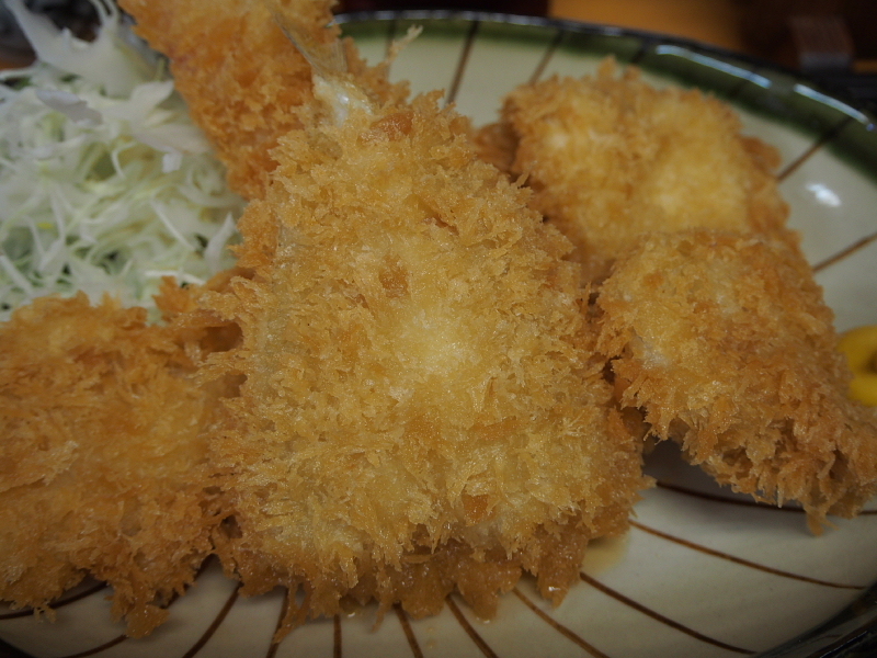 【刺身ネタで作る天下無敵のミックスフライ定食】和食処 さくら ＠千葉市地方卸売市場_b0008655_22290493.jpg