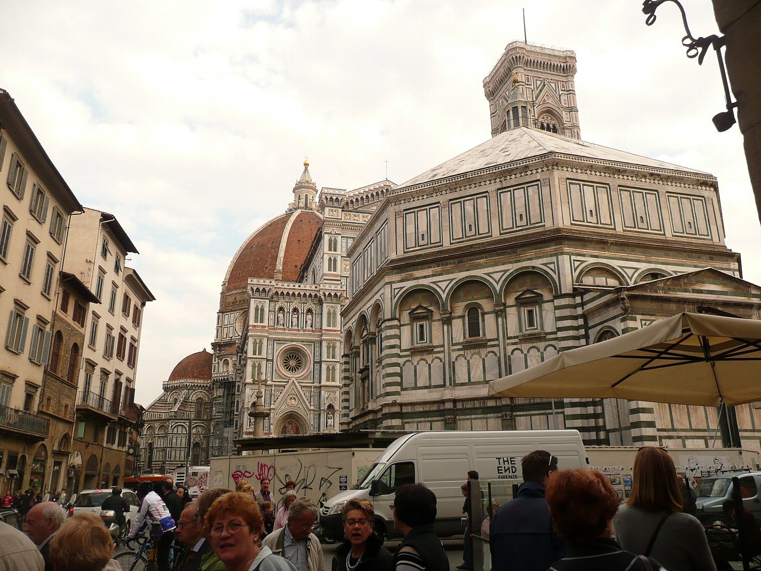 フィレンツェのサンタ マリア デル フィオーレ大聖堂 レトロな建物を訪ねて