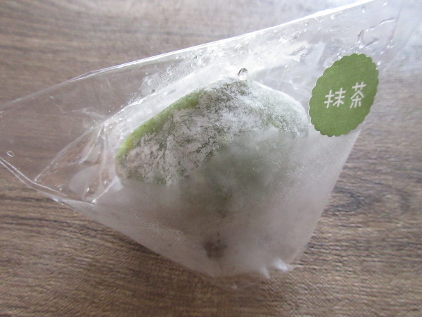 【陶都菓匠 虎渓】生くりーむ大福(抹茶)_c0152767_16452072.jpg