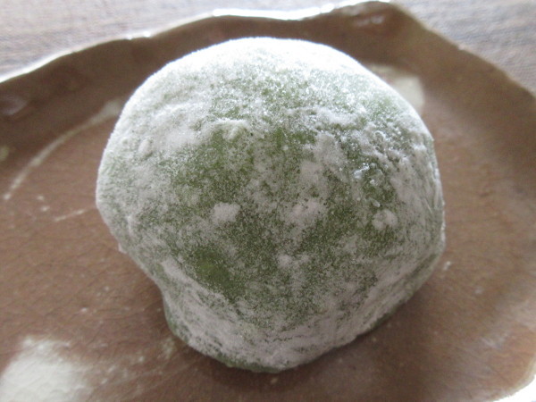 【陶都菓匠 虎渓】生くりーむ大福(抹茶)_c0152767_16461757.jpg