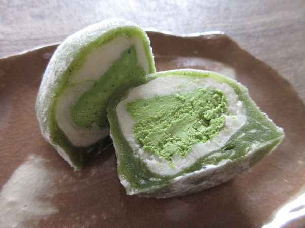 【陶都菓匠 虎渓】生くりーむ大福(抹茶)_c0152767_16470213.jpg