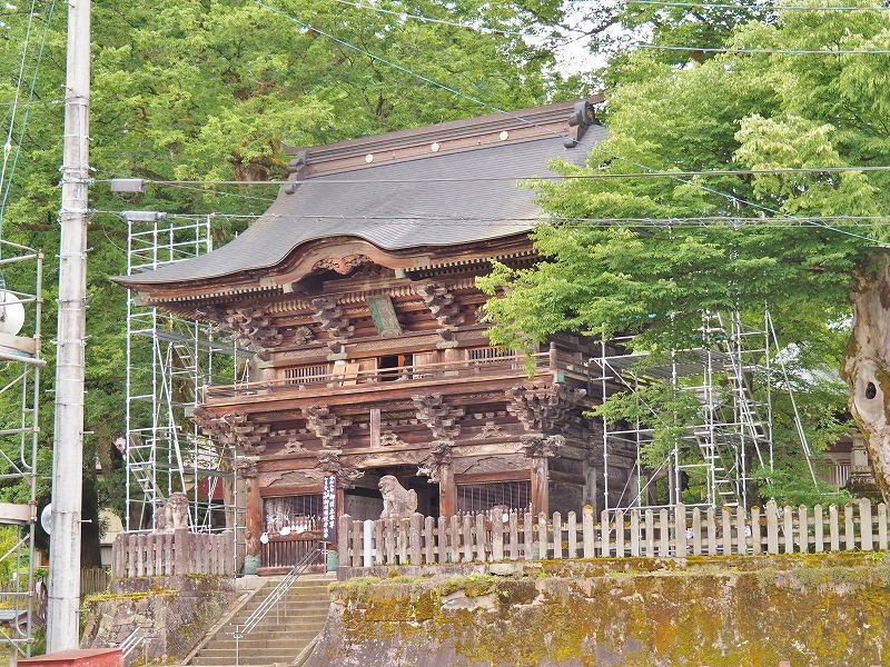 山門の板絵の補修が始まっています_c0336902_18560705.jpg