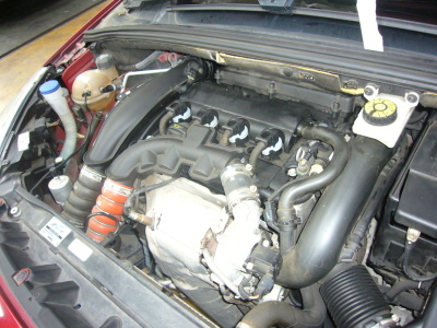 プジョー308sw オイル漏れ整備 タペットカバーパッキン交換 掛川 中央自動車 輸入車整備はおまかせください