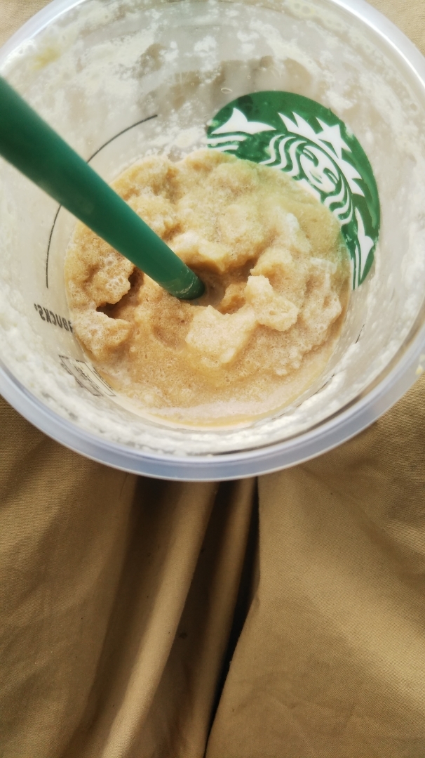 スターバックス アールグレイアフォガートフラペチーノ_f0076001_23223682.jpg
