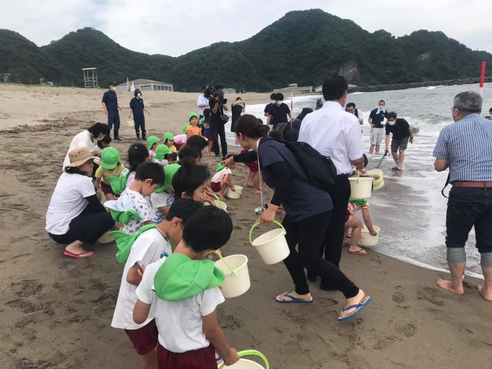 浜坂にある県民サンビーチの海開きに 朝野家スタッフのblog