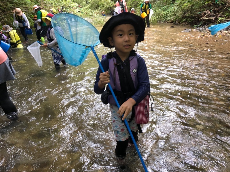 青空ようちえん〔週末〕かわであそぼう(6/28)久しぶりの親子川遊び。ちびっこから大人まで、泳いで、生き物を探して、ジャンプして!川をみんなで楽しみました。_d0363878_15013686.jpg