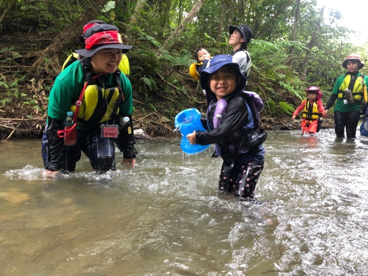 青空ようちえん〔週末〕かわであそぼう(6/28)久しぶりの親子川遊び。ちびっこから大人まで、泳いで、生き物を探して、ジャンプして!川をみんなで楽しみました。_d0363878_15050196.jpg