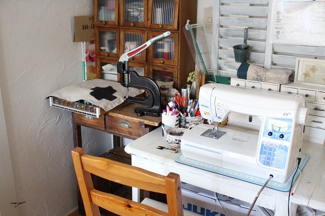 ミシン部屋の家具配置替えと「押入れ収納DIY１」ようやくお披露目♪_f0023333_23070129.jpg