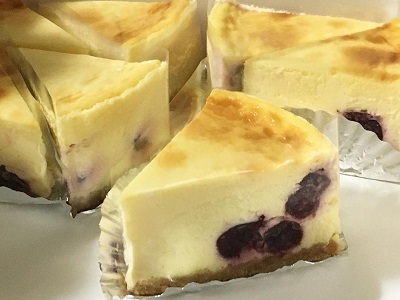 ベイクドチーズケーキとマンゴーロールケーキ_f0231189_22241008.jpg