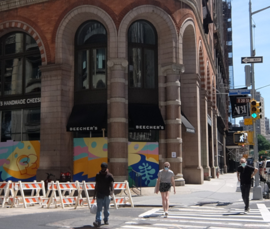 NYで愛される老舗の名店エリア、歴史ある建物、街角アート_b0007805_22045579.jpg