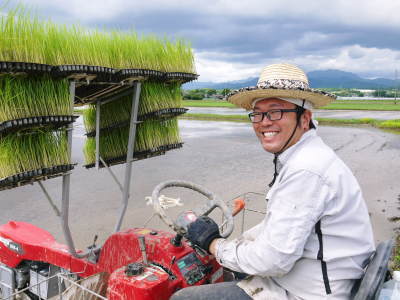 健康農園さんの田植え(2020)前編:野田さん田植えデビュー 無農薬栽培の美味しく安全な米粉も発売中!_a0254656_17490998.jpg