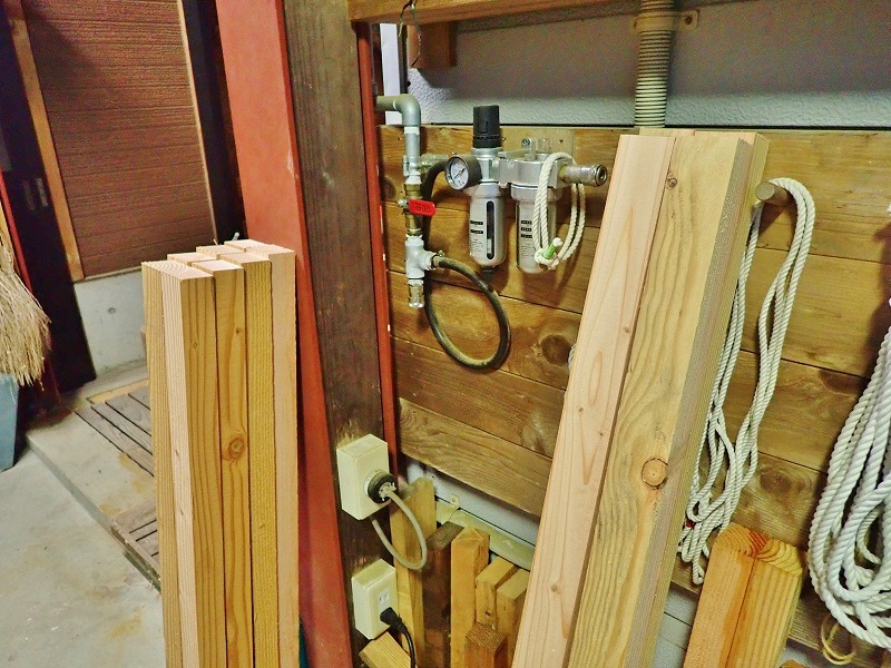 中断していた荷物部屋の\"大型棚の製作\"を始めました_c0336902_17431121.jpg