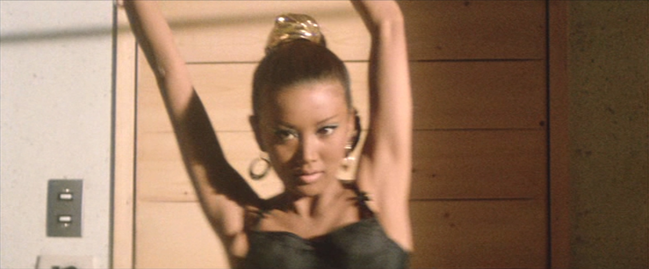 浅丘ルリ子（Ruriko Asaoka）「狙撃」（1968）・・・ダンス、ダンス、ダンス① _e0042361_13443119.jpg