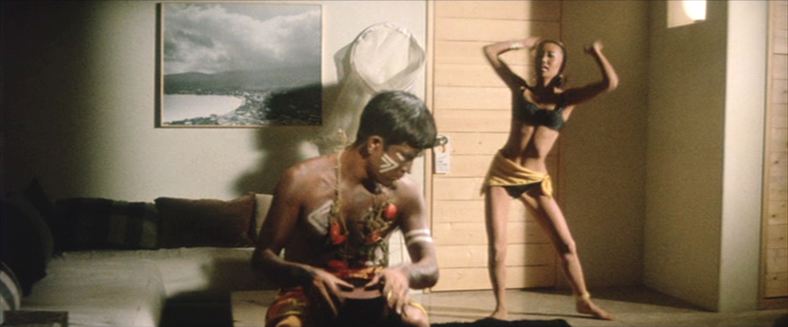 浅丘ルリ子（Ruriko Asaoka）「狙撃」（1968）・・・ダンス、ダンス、ダンス① _e0042361_13445495.jpg
