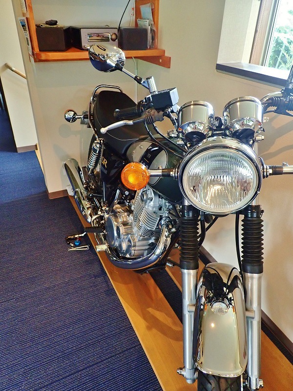 SR400にナンバープレートを再装着しました!_c0336902_17572170.jpg
