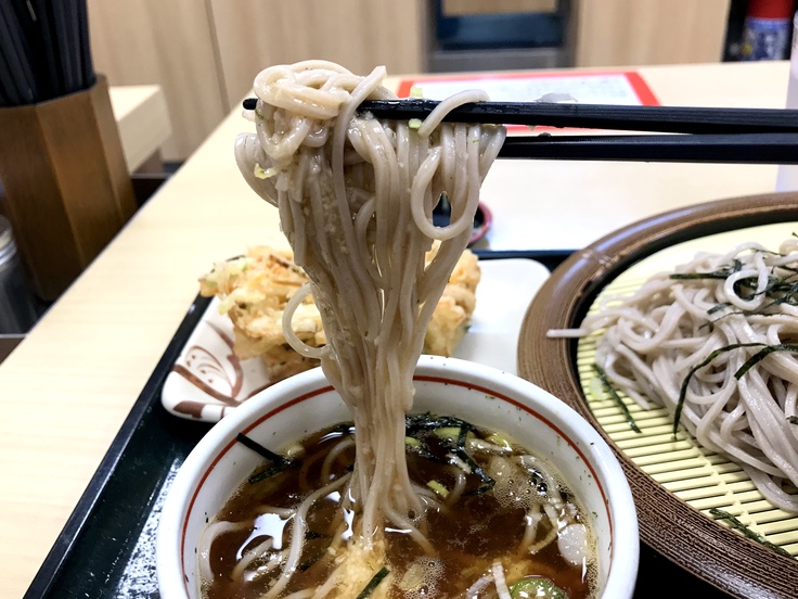冷しとろろ蕎麦+かき揚げ @箱根そば 今日はオヤツの時間のランチになってしもうた。_c0212604_1651185.jpg