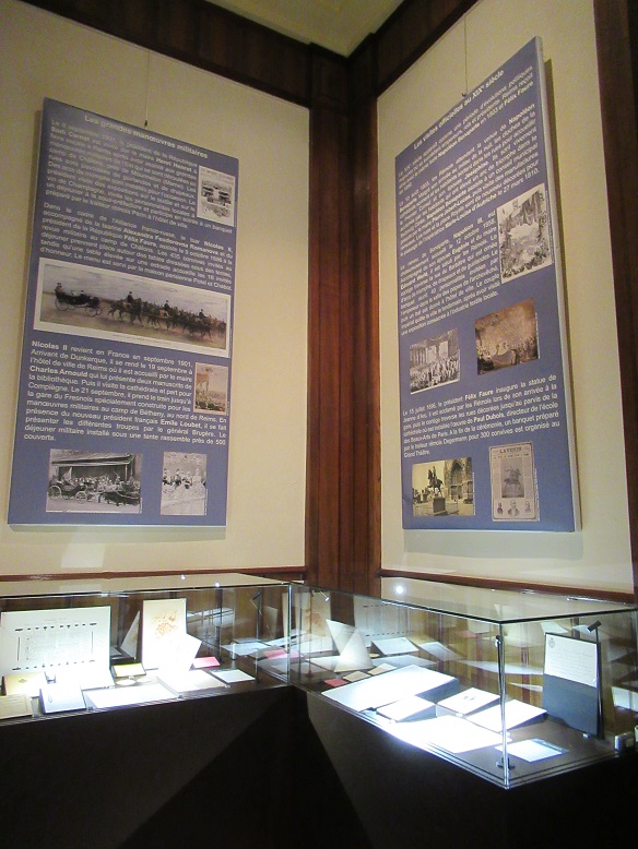 ランス観光*カーネギー図書館(Bibliothèque Carnegie)_c0212604_2264484.jpg