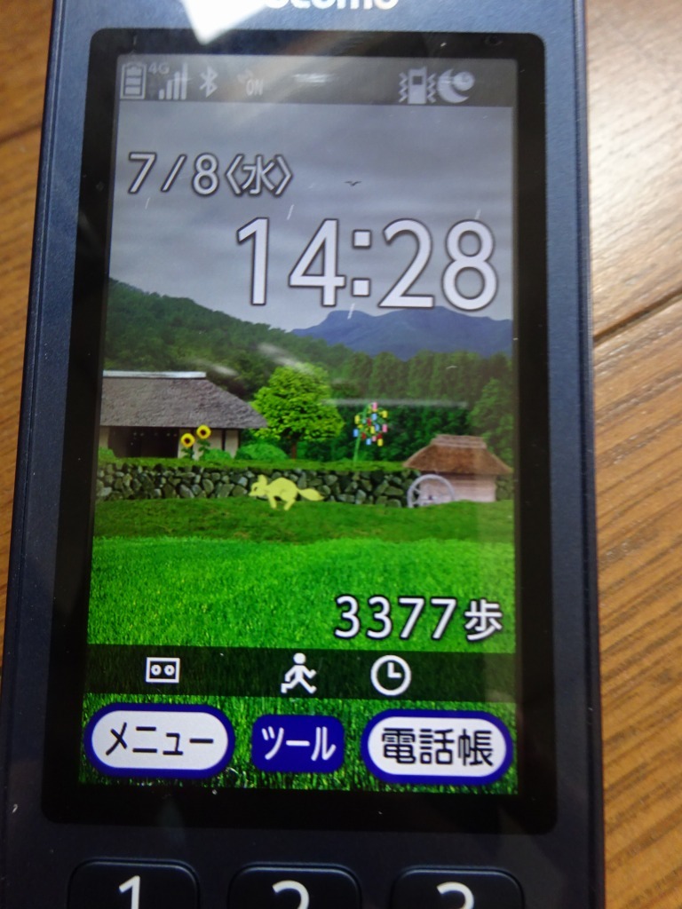ついに機種変したぞ、ガラケーにな!6 【最新のガラケーは凄い③ 待ち受け画面、芸が細かい】_d0061678_14324562.jpg