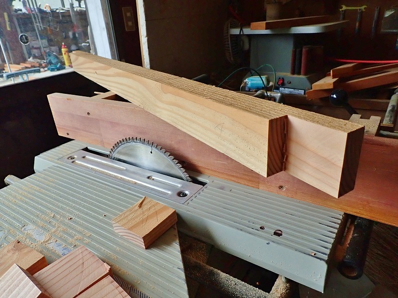 中断していた荷物部屋の\"大型棚の製作\"を始めました ②_c0336902_22021395.jpg