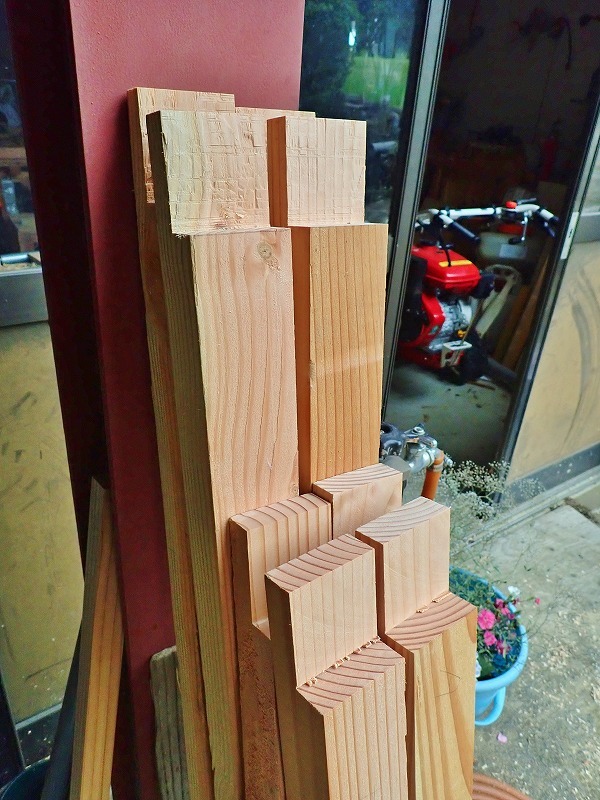中断していた荷物部屋の\"大型棚の製作\"を始めました ②_c0336902_22021778.jpg