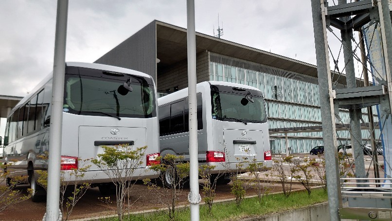 燕市役所にコースター（バス）を２台納車しました。_b0237229_17012840.jpg