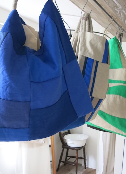 百田むつみさんによる「かばん展」準備中_e0407037_18470143.jpg