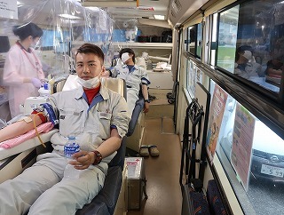 献血バスがやってきました!_f0151251_14382230.jpg