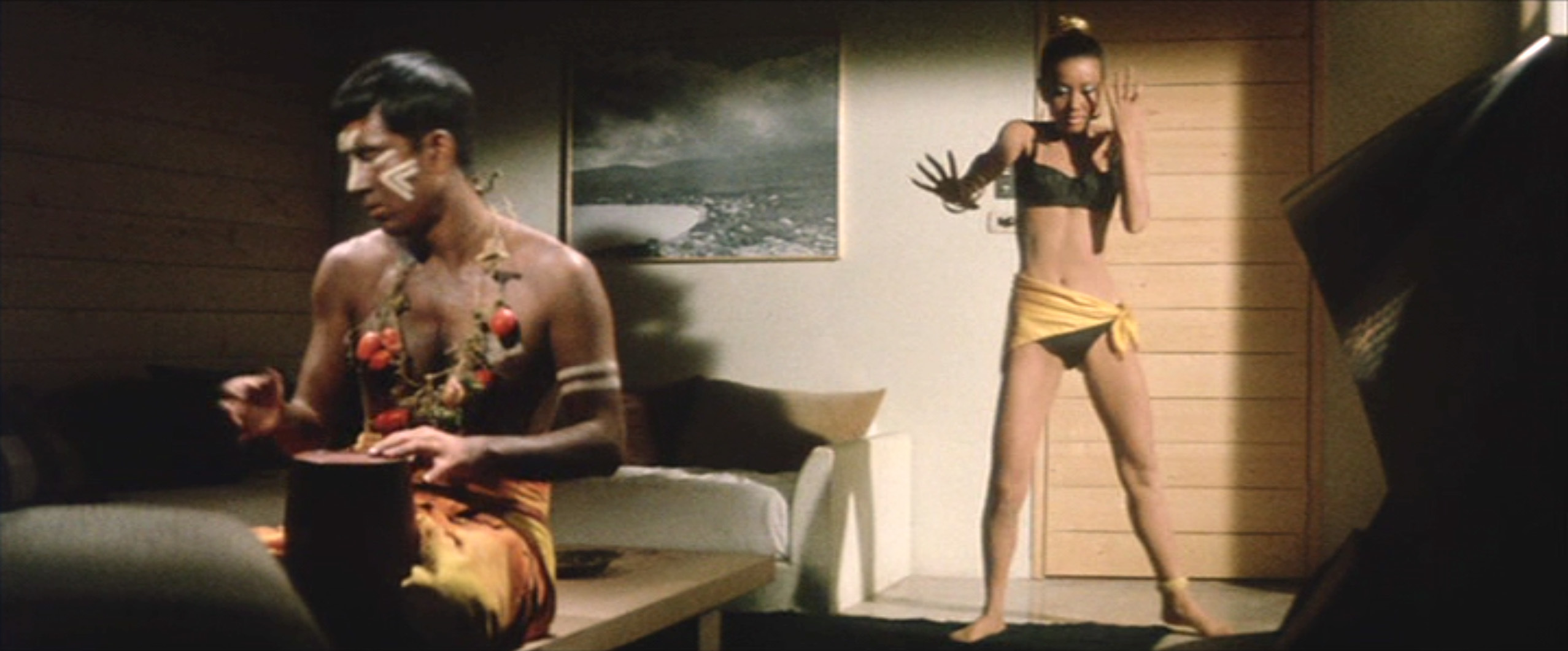 浅丘ルリ子（Ruriko Asaoka）「狙撃」（1968）・・・ダンス、ダンス、ダンス③_e0042361_19314279.jpg