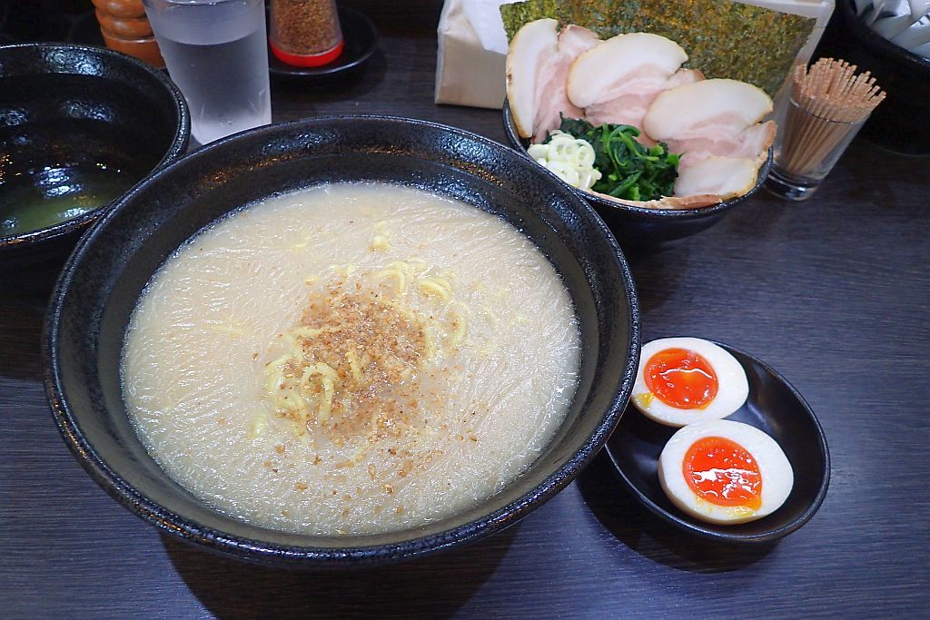細江の「蔵前家」で味玉チャーシュー麺_e0220163_15512757.jpg