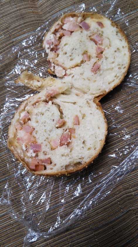 CHIKOS BAGELS 白ごまベーコンクリチ_f0076001_22392716.jpg